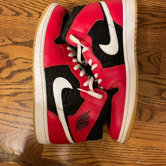 Jordan 1 Mid SE “Christmas”-Lightly used w/green and white laces - Picture 3 of 9